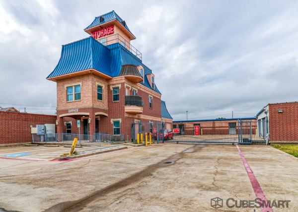 Facility photo: //images.sparefoot.com/medium/219962688b3740aa6f4.jpg