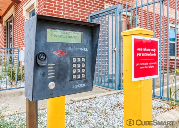 Facility photo: //images.sparefoot.com/medium/219962689488f35ec45.jpg