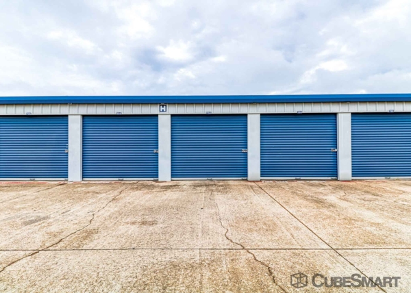 Storage Units at CubeSmart Self Storage - TX Cedar Hill East Beltline Road - 611 E Beltline Rd