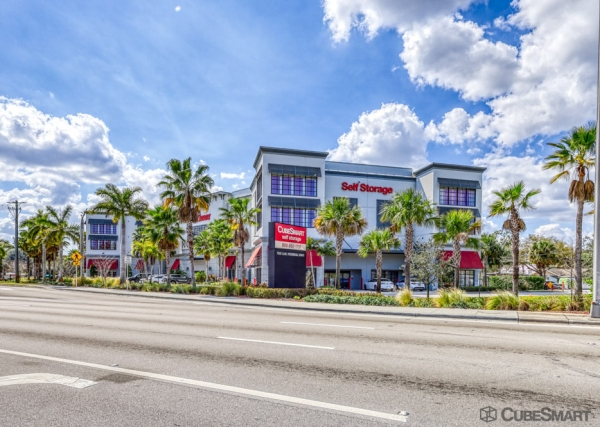 Facility photo: //images.sparefoot.com/medium/21998269df3f69490f9.jpg