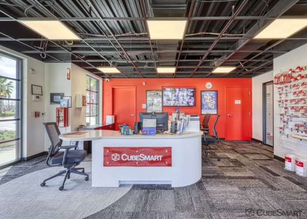 Facility photo: //images.sparefoot.com/medium/21998269e08f93cf3f4.jpg