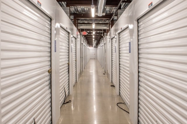 Facility photo: //images.sparefoot.com/medium/219986687b9c0e82468.jpg