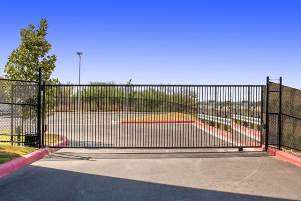 Facility photo: //images.sparefoot.com/medium/219986693c288e5b97f.jpg