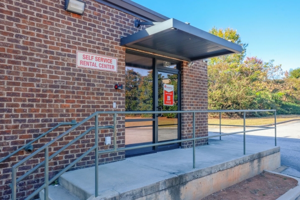 Facility photo: //images.sparefoot.com/medium/22001069582577b9a80.jpg