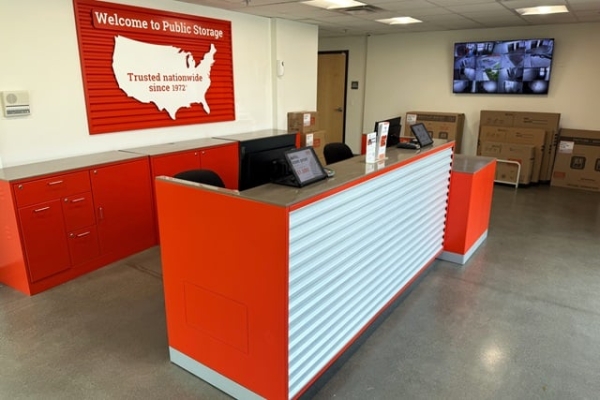 Facility photo: //images.sparefoot.com/medium/220025690caf2838f07.jpg