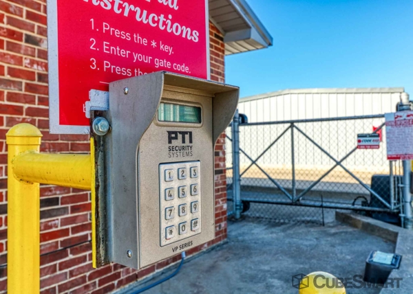 Facility photo: //images.sparefoot.com/medium/220026686f91e940537.jpg