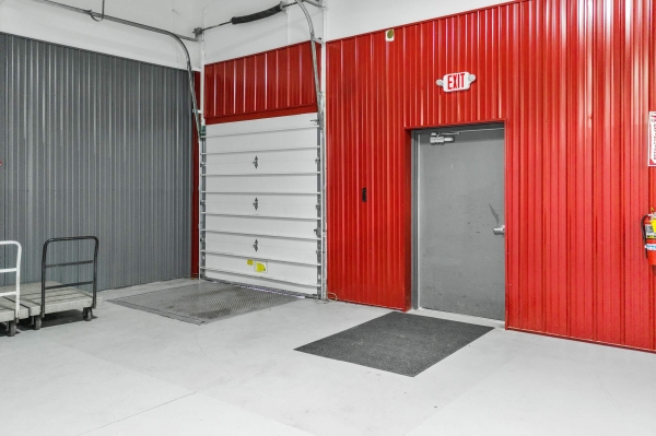 Facility photo: //images.sparefoot.com/medium/220118688900fae49a3.jpg