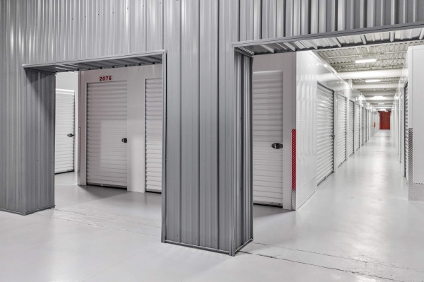 Facility photo: //images.sparefoot.com/medium/2201186889012946a98.jpg