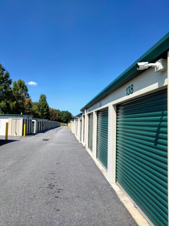 Facility photo: //images.sparefoot.com/medium/2202356883dcabc91b4.jpg