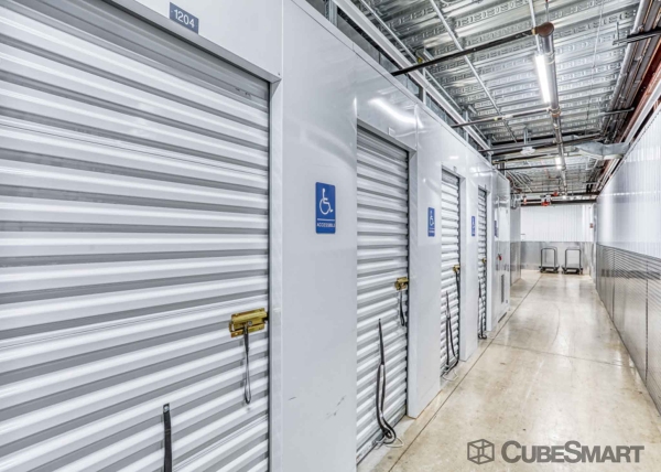 Facility photo: //images.sparefoot.com/medium/220349688332341b766.jpg