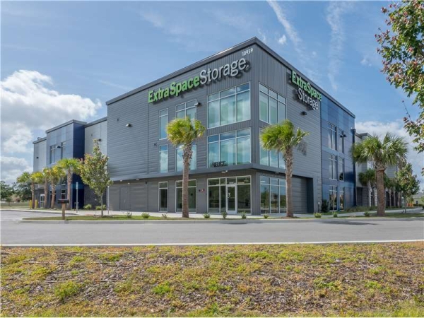 Storage Units at Extra Space Storage - 7129 - Orlando - Lake Underhill Rd - 10959 Lake Underhill Road