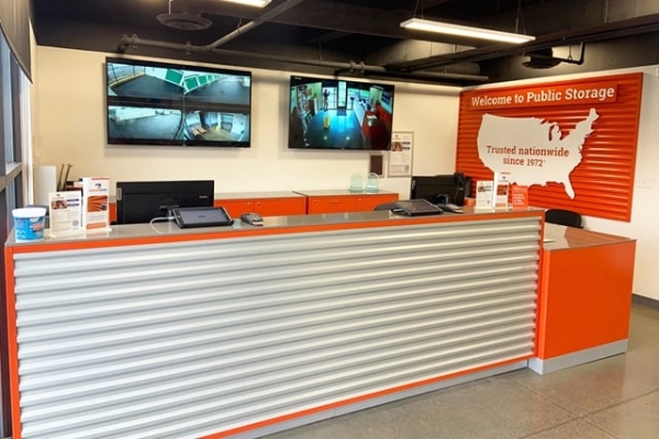 Facility photo: //images.sparefoot.com/medium/220376695e6a90d54b7.jpg