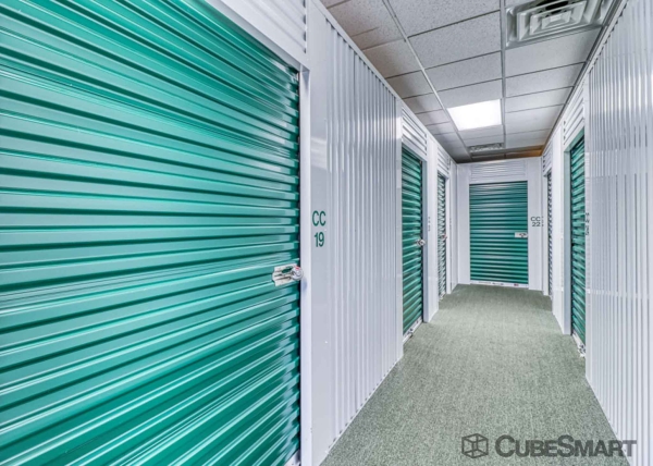 Facility photo: //images.sparefoot.com/medium/22037768835e8c911bf.jpg
