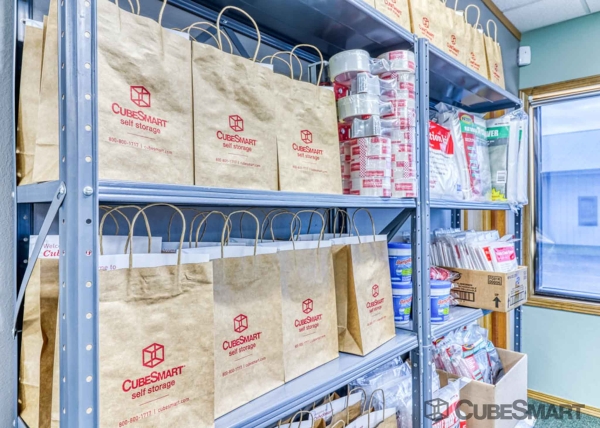 Facility photo: //images.sparefoot.com/medium/22037768835e8fc980b.jpg
