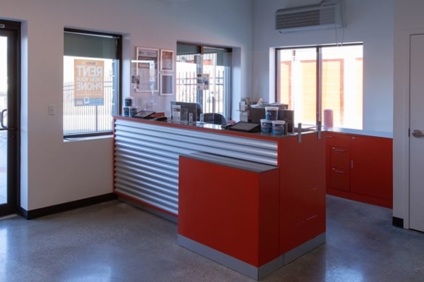 Facility photo: //images.sparefoot.com/medium/2203786884d45e39a7b.jpg