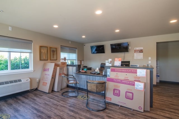 Facility photo: //images.sparefoot.com/medium/22039469e62b770711d.jpg