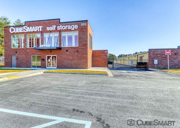 Facility photo: //images.sparefoot.com/medium/220409688c6a8a32fab.jpg