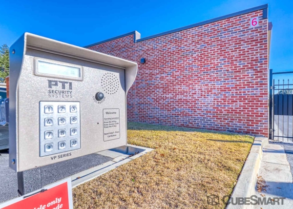 Facility photo: //images.sparefoot.com/medium/2204096978798b73b89.jpg