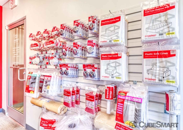 Facility photo: //images.sparefoot.com/medium/22040969899db75f7f1.jpg