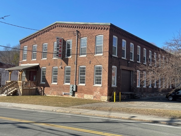 Facility photo: //images.sparefoot.com/medium/22042560ef2c0893a1a.jpg