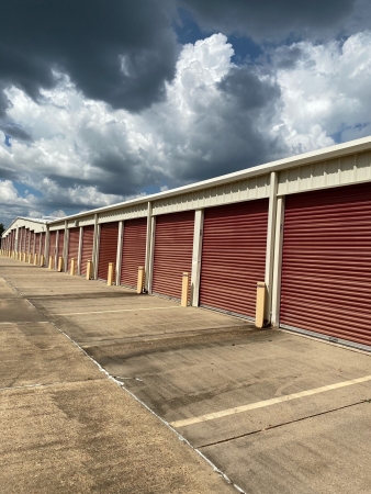 Facility photo: //images.sparefoot.com/medium/220427612e1d6fe34cf.jpg