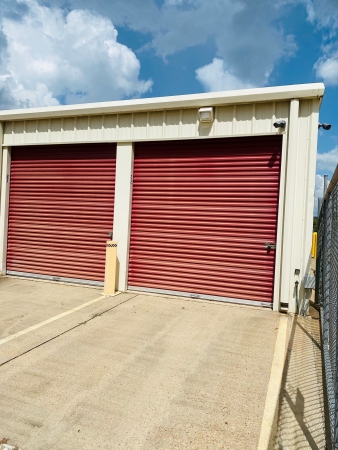 Facility photo: //images.sparefoot.com/medium/220427612e1d719845f.jpg