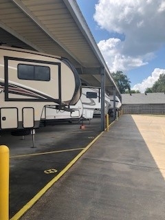Facility photo: //images.sparefoot.com/medium/220427612e1d7b3b8de.jpg