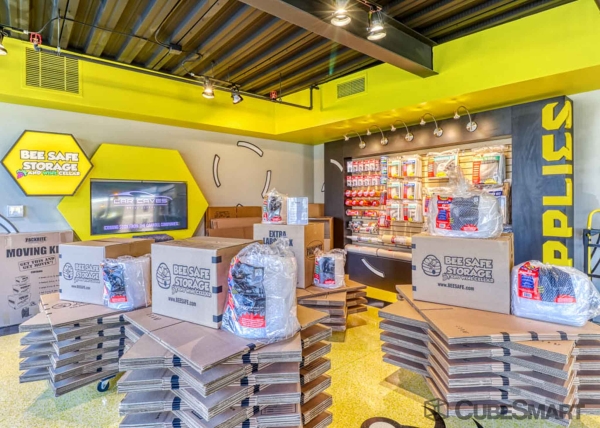 Facility photo: //images.sparefoot.com/medium/2204366989a997432a0.jpg