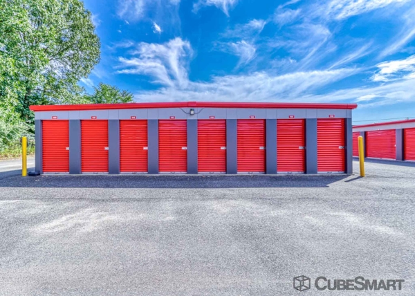 Facility photo: //images.sparefoot.com/medium/220460686f7c50f2af3.jpg