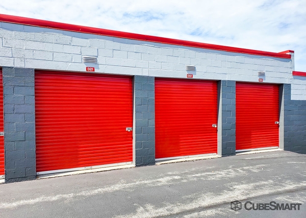 Facility photo: //images.sparefoot.com/medium/220461688c792d01658.jpg