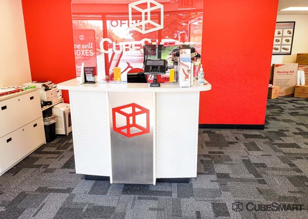 Facility photo: //images.sparefoot.com/medium/220461697f1e6810258.jpg