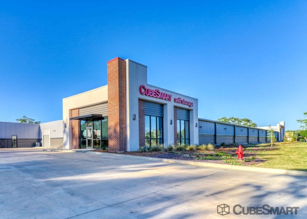 Facility photo: //images.sparefoot.com/medium/22050269dc8a6c386e4.jpg