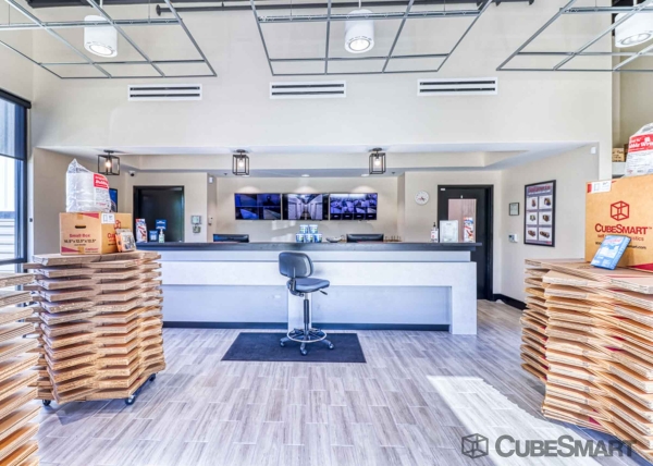 Facility photo: //images.sparefoot.com/medium/22050269f596f2b6e8b.jpg