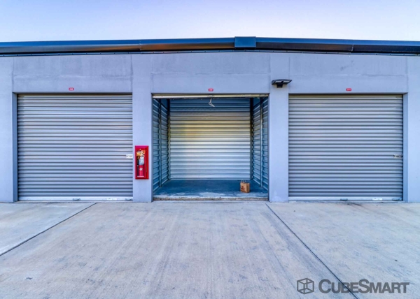 Facility photo: //images.sparefoot.com/medium/22050269fc2e7c70349.jpg