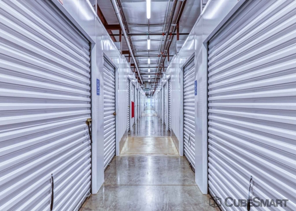 Facility photo: //images.sparefoot.com/medium/22050269fc2e7e03d37.jpg