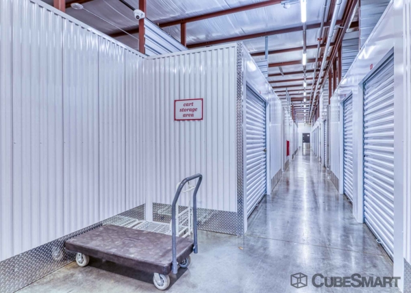 Facility photo: //images.sparefoot.com/medium/22050269fc2e7f9ac81.jpg