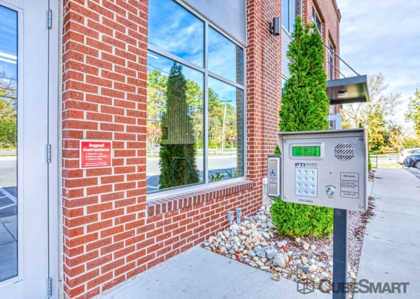 Facility photo: //images.sparefoot.com/medium/22050369fc5b9283040.jpg