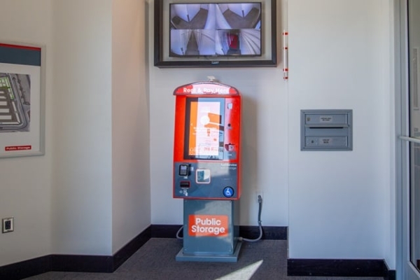 Facility photo: //images.sparefoot.com/medium/220508694feb35b8ae2.jpg