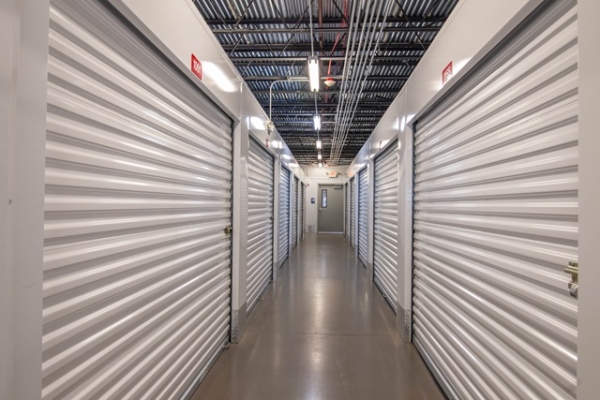 Facility photo: //images.sparefoot.com/medium/220593689f31cc8c622.jpg