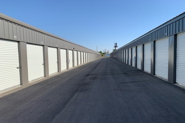 Facility photo: //images.sparefoot.com/medium/220594694feba7dd7ae.jpg