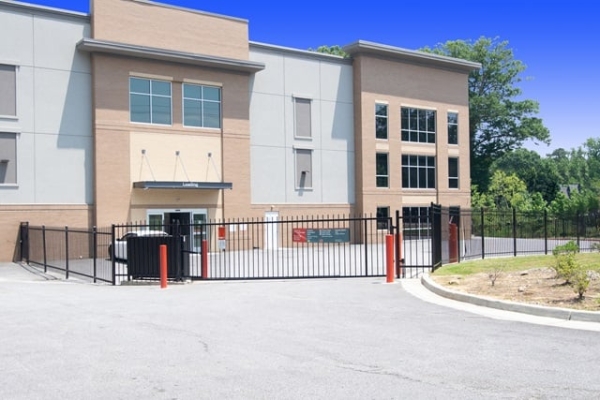 Facility photo: //images.sparefoot.com/medium/220597689c8eb22288d.jpg