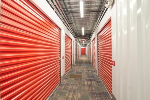 Facility photo: //images.sparefoot.com/medium/2205996936dc264de6d.jpg