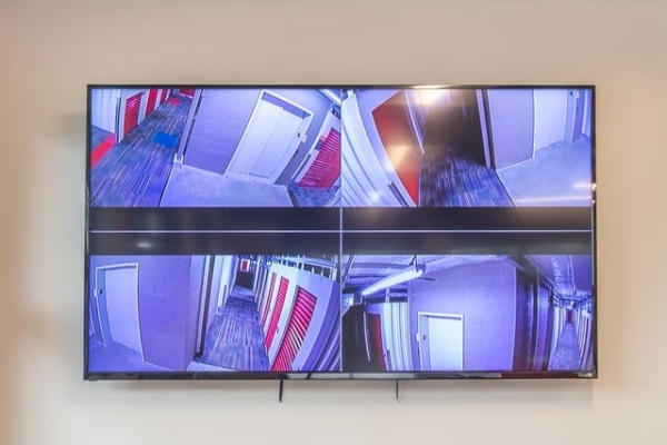 Facility photo: //images.sparefoot.com/medium/2205996936dc284e2be.jpg