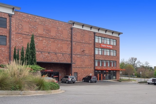 Facility photo: //images.sparefoot.com/medium/220599695681fe7601e.jpg