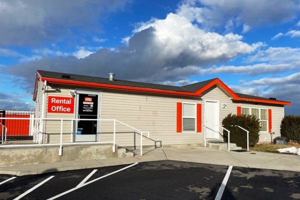 Facility photo: //images.sparefoot.com/medium/22060269f5fbe58c42e.jpg
