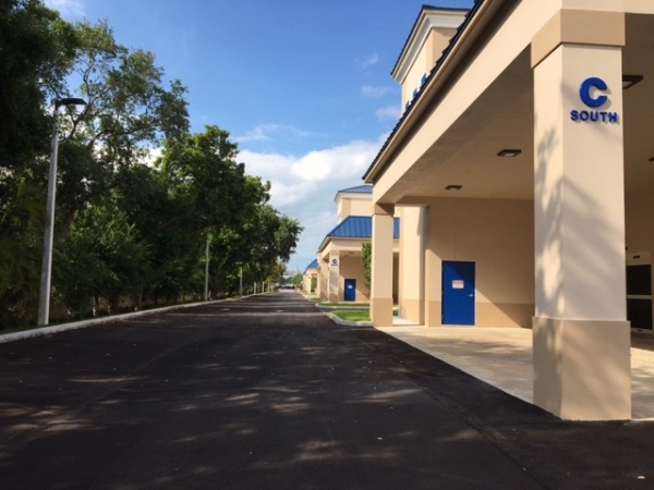 Facility photo: //images.sparefoot.com/medium/220679611bee3109765.jpg