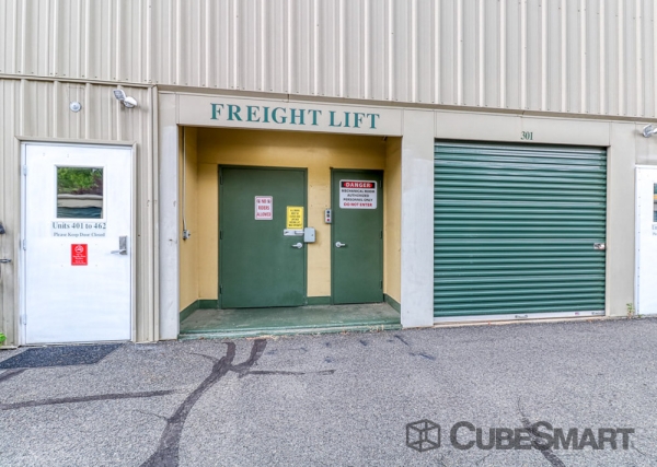 Facility photo: //images.sparefoot.com/medium/220681688343d788d4f.jpg