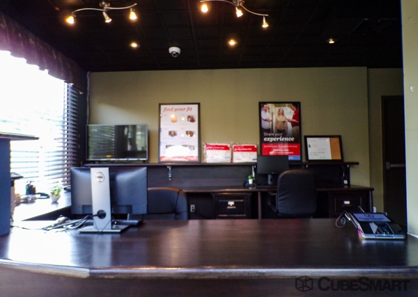 Facility photo: //images.sparefoot.com/medium/2206816903264b56d5f.jpg