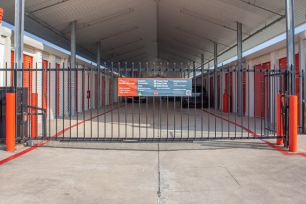 Facility photo: //images.sparefoot.com/medium/220682698b3d629aed6.jpg