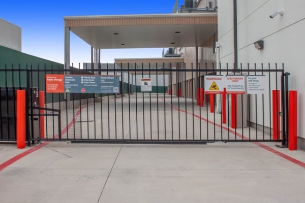 Facility photo: //images.sparefoot.com/medium/220685698de0fba17d5.jpg